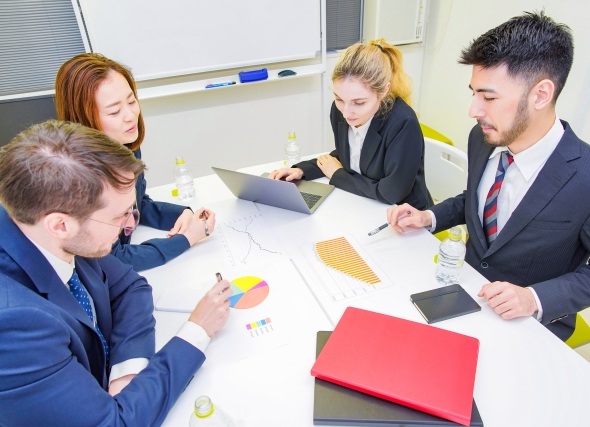 留学経験を活かせる具体的な職種と部署 
