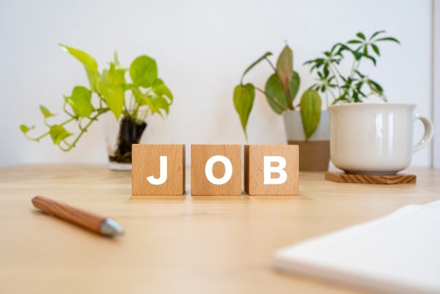 年齢の壁を乗り越える！60代転職、３つの誤解と真実