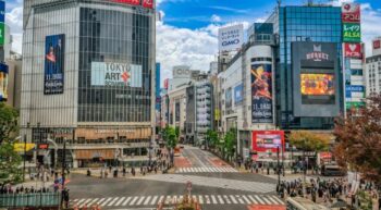 【英語力を武器にエンタメ業界へ！】20代〜40代で挑戦できる職種や転職に必要なスキルとは